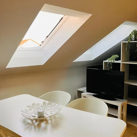 Moderne Dachgeschosswohnung An Der Donau * Mariaposching